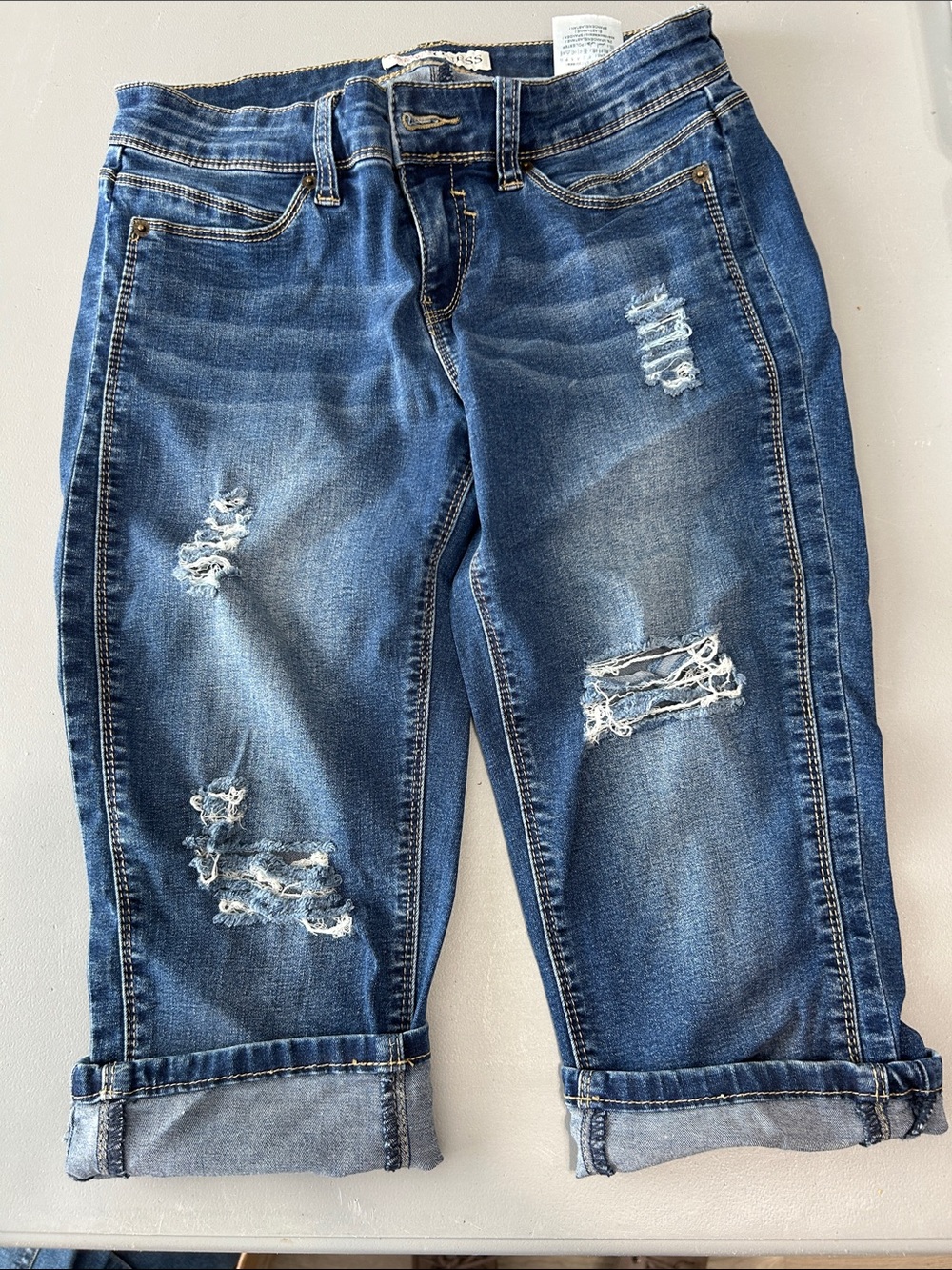 GUESS (27) Bermuda Shorts - Excellent condition